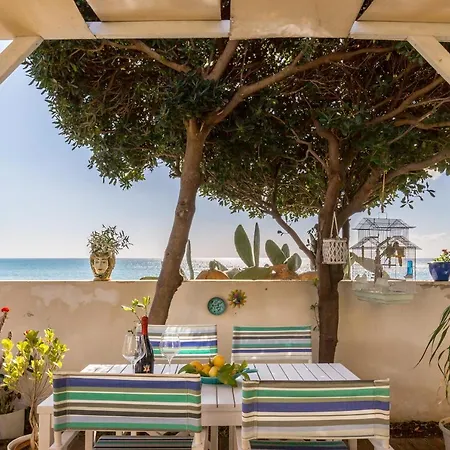 Blue House On The Sea * Avola